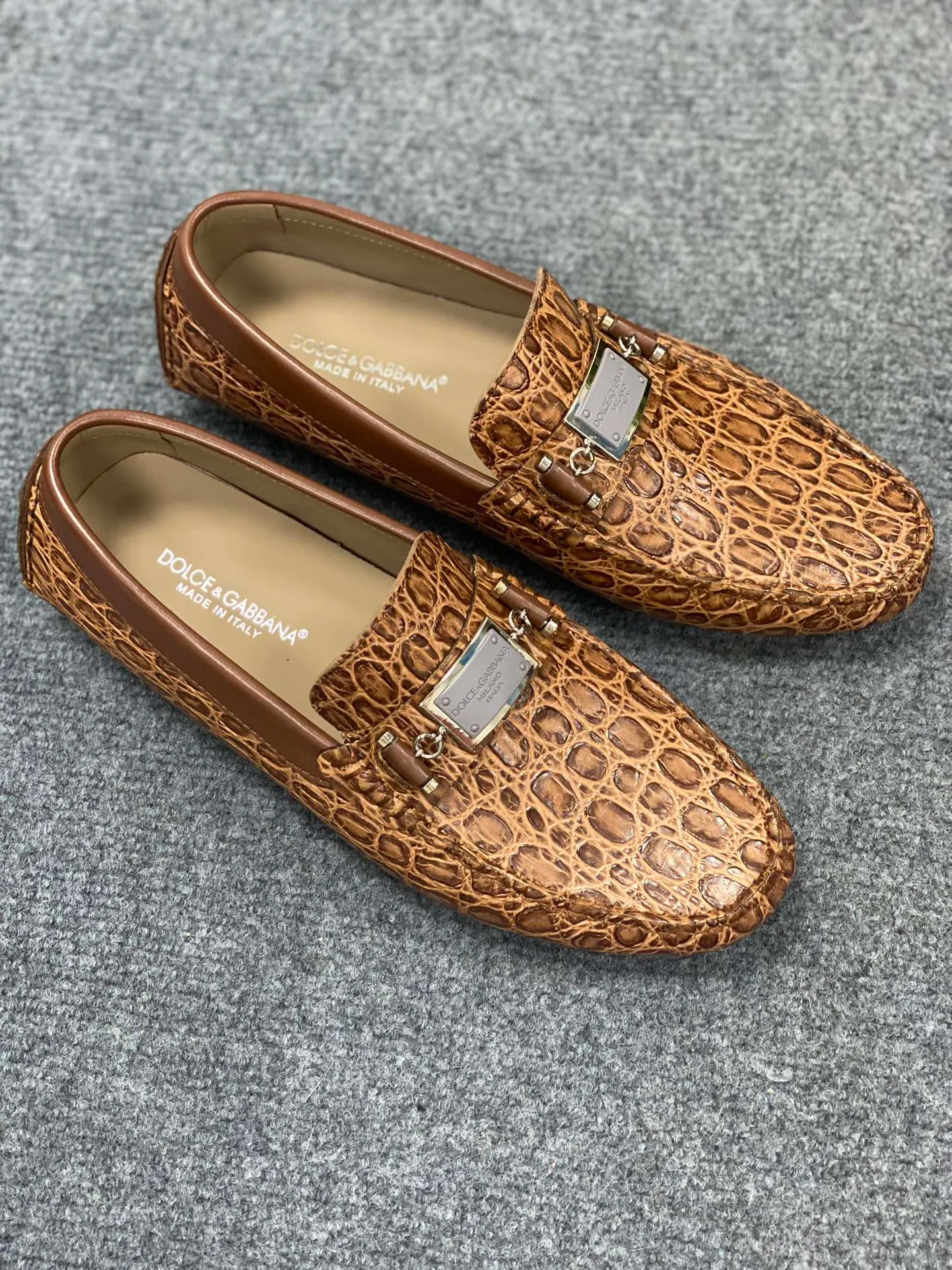 Men's Men's Shoes Men's Men's Shoes 💰700 new style "DG Duban Spring New Casual Driving Shoes" latest hot style, top brand luxury ~ purchasing agency, top quality ~.  The upper is made of imported original cowhide with fine workmanship. The original stylish and stylish soft rubber wear-resistant and non-slip outsole is light and comfortable on the feet. The real thing looks better in real life, 38-45